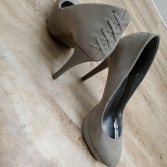 Pumps - Picture 2 of 6